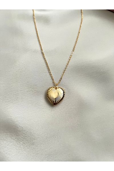 Paradise Women's - Gold Curved Heart Necklace Design