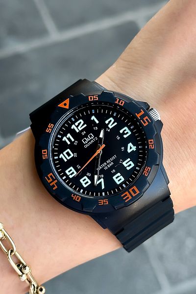 Q&Q Sport Model Large Case Unisex Wristwatch