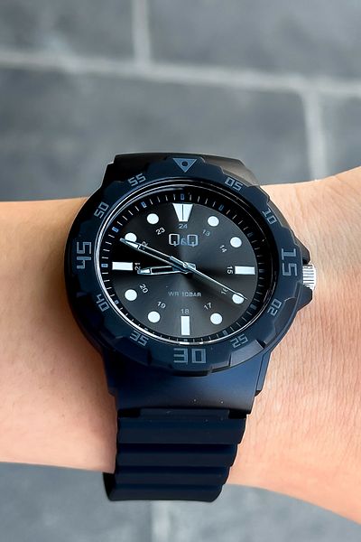 Q&Q Black Color Sports Model 10 ATM Waterproof Men's Wristwatch