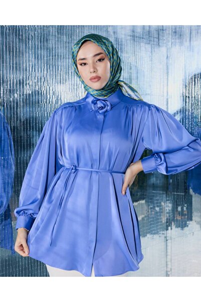 FMN Collection قميص متطابق متوسط الطول من قماش الساتان بأكمام واسعة مع إكسسوا...