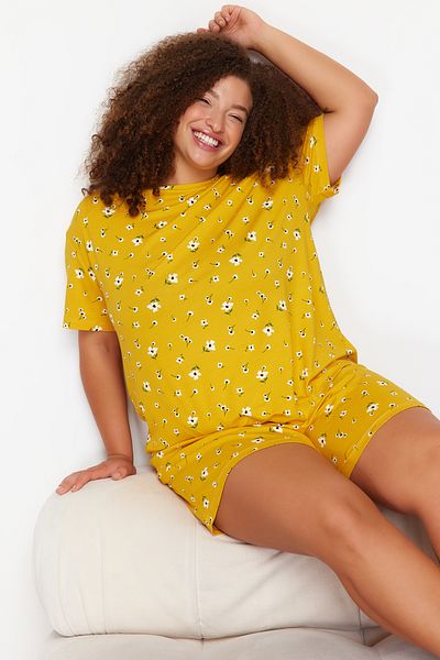 Trendyol Curve Yellow Floral Patterned Knitted Pajamas Set TBBSS24AI00138
