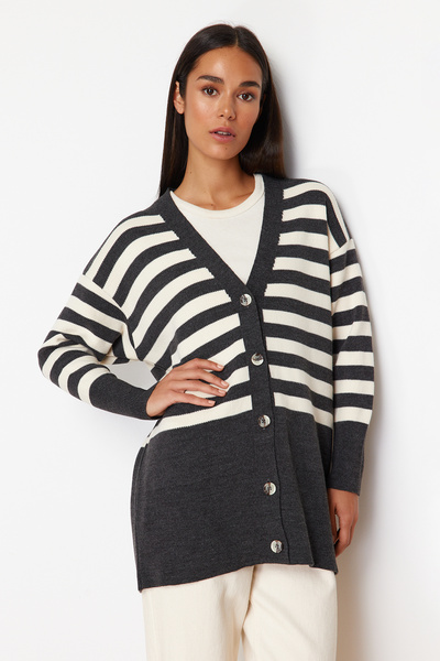 Trendyol Modest Ζακέτα με ριγέ πλεκτό ανθρακί με λαιμόκοψη TCTAW24TH00034