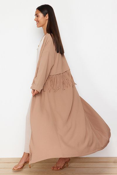 Trendyol Modest Beigefarbene gewebte Aerobin-Kappe mit Quastendetail und Ferace TCTSS24KF00014