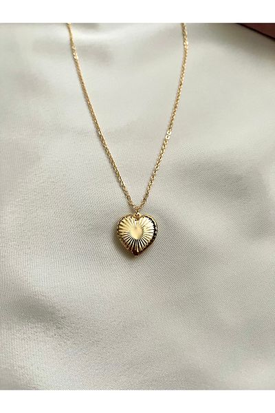 Paradise Women's - Gold Curved Heart Necklace Design