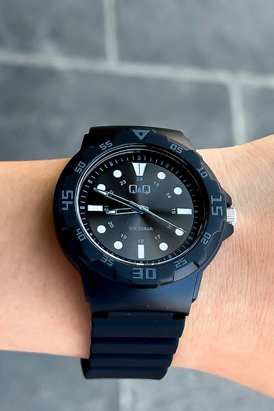 Q&Q Black Color Sports Model 10 ATM Waterproof Men's Wristwatch