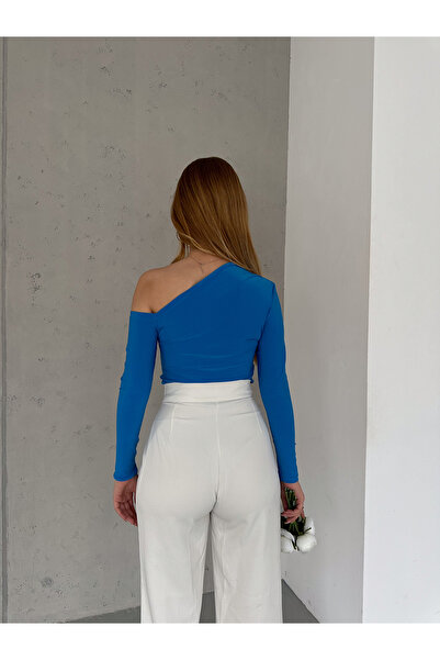 QUTTA Bluză de damă, albastră, cu un umăr, cu mânecă lungă, din țesătură nisipoasă