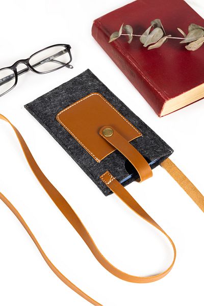 NOTHING Women's Black Brown Leather Felt Snap Closure Card Holder Sectioned Strap Phone Bag