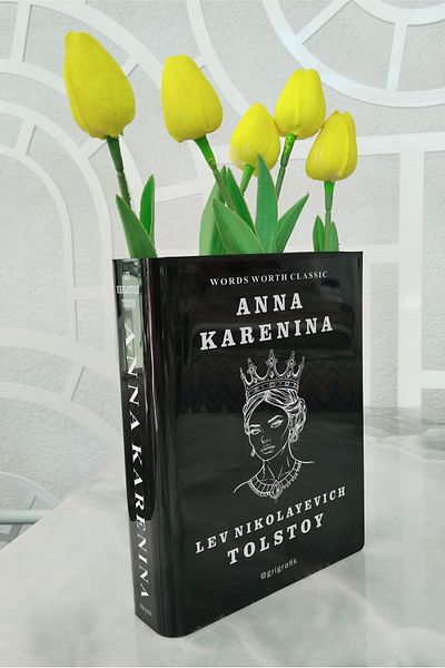 Gri Grafik Design Workshop Tolstoy Black Book Vase - World Classics Collection