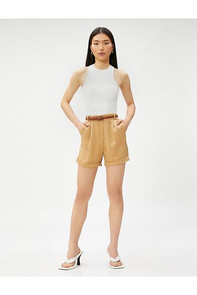 Koton Shorts mit Gürtel in der Taille und Tasche