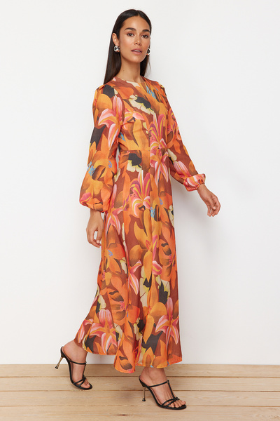 Trendyol Modest Oranžové šaty z tkaného plátna s květinovým vzorem TCTSS24EB00102