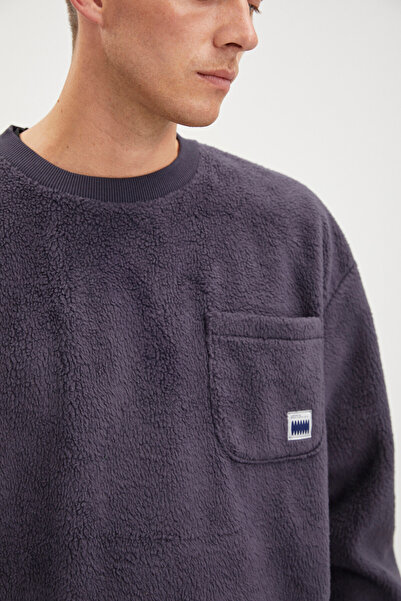GRIMELANGE Pánská fleecová mikina Thompson s hustou texturou v tmavě modré barvě s kapsami a ozdobnými štítky