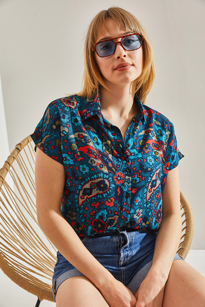 Bianco Lucci Dámská tyrkysová viskózová košile s krátkým rukávem se vzorem40831005