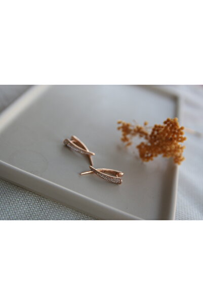 Aksesuar أقراط من الفولاذ بتفاصيل حجر الأظافر