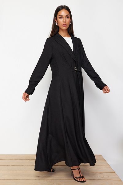 Trendyol Modest Tkané šaty černého lněného vzhledu s detailem pásku na přední straně TCTSS24EB00194