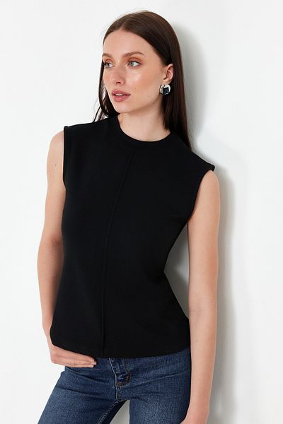 Trendyol Collection Schwarze figurbetonte/taillierte Stretch-Strickbluse aus Viskose/weichem Stoff TWOSS24BZ00432
