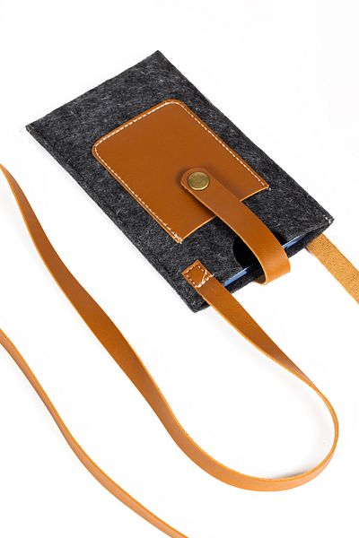 NOTHING Women's Black Brown Leather Felt Snap Closure Card Holder Sectioned Strap Phone Bag