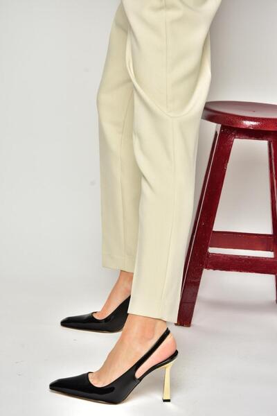 Fox Shoes S752074608 Černé lakované dámské boty na silném podpatku