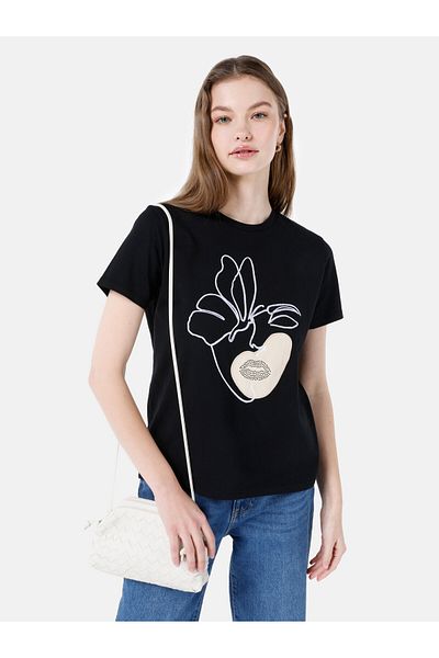 Colin's Tricou negru cu mânecă scurtă pentru femei, cu croiala normală, cu decolteu rotund, cu imprimeu Cl 1068429