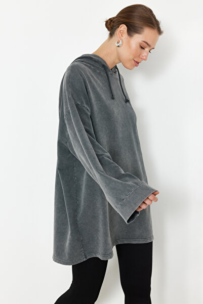 Trendyol Modest Pletená oversize mikina s kapucí – antracitová kyselina, praná TCTSS24TW00006