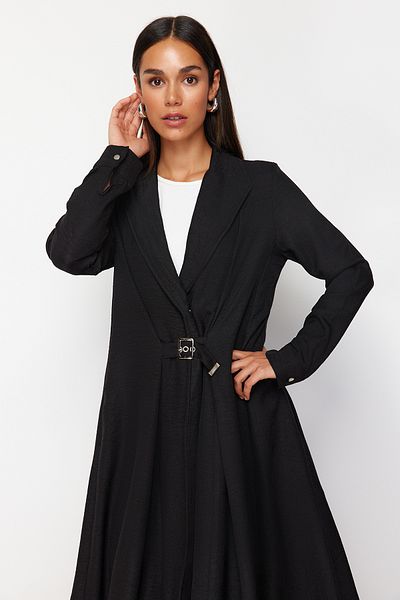 Trendyol Modest Tkané šaty černého lněného vzhledu s detailem pásku na přední straně TCTSS24EB00194