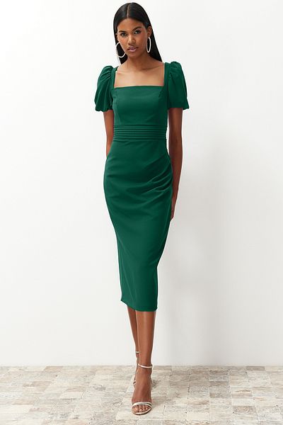 Trendyol Collection Smaragdgrünes, figurbetontes Webkleid mit Taillendetail TPRSS24EL00158