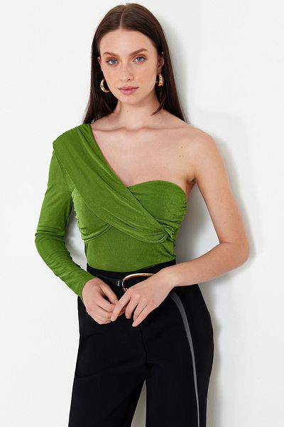 Trendyol Collection Grüne, hochwertige, glänzende Oberfläche und weiche Textur, Shir-Detail, einärmelige Strickbluse TWOSS24BZ00390