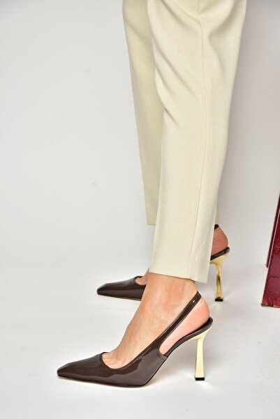 Fox Shoes S752074608 Hnědé lakované dámské boty na silném podpatku