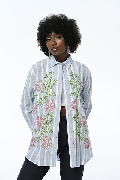 FEMELLE Blaues Oversize-Shirt mit Blumen-Pailletten-Stickerei für Damen in Standardgröße für die neue Saison