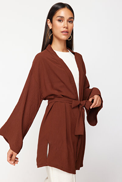 Trendyol Modest Kimono hnědého tkaného plátna TCTSS24KK00004