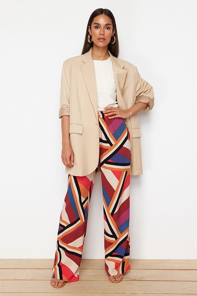 Trendyol Collection Rote Hose mit weitem Bein, elastischem Bund und Bindedetail/gemustertem Webmuster TWOSS24PL00159