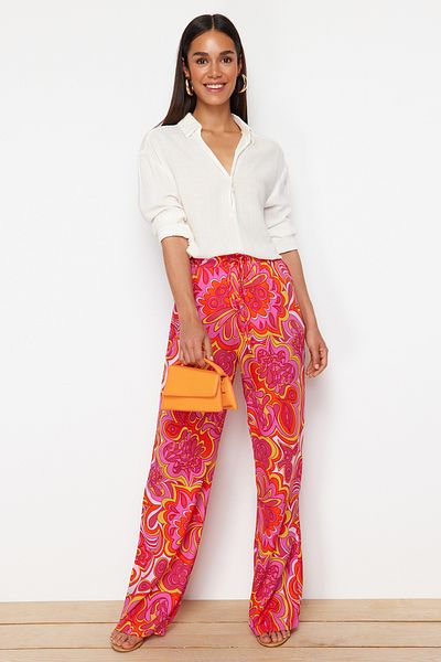 Trendyol Collection Rosa Hose mit weitem Bein und elastischem Bund und Bindedetail/gemustertem Webmuster TWOSS24PL00159