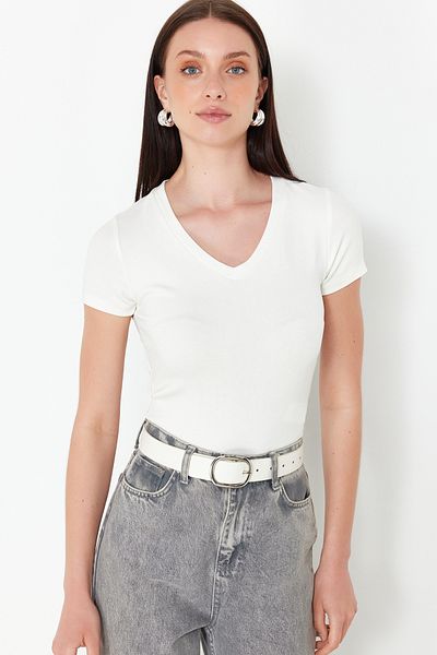 Trendyol Collection White Premium Viscous/Soft Fabric Fitted/Fitted Stretch Knitted Blouse TWOSS24BZ00567