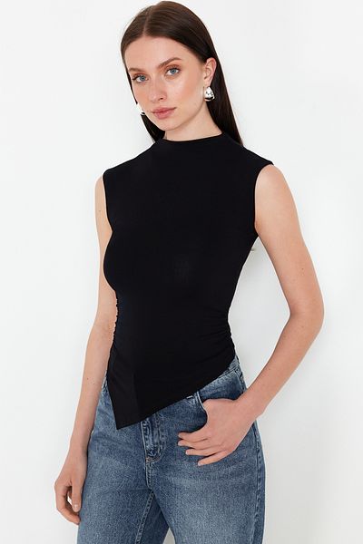 Trendyol Collection Μαύρη όρθια λαιμόκοψη/ντραπέ Λεπτομέρεια Εφαρμογή/Σωστή ασύμμετρη πλεκτή μπλούζα TWOSS24BZ00534