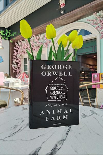 Gri Grafik Design Workshop George Orwell Black Book Vase - World Classics Collection