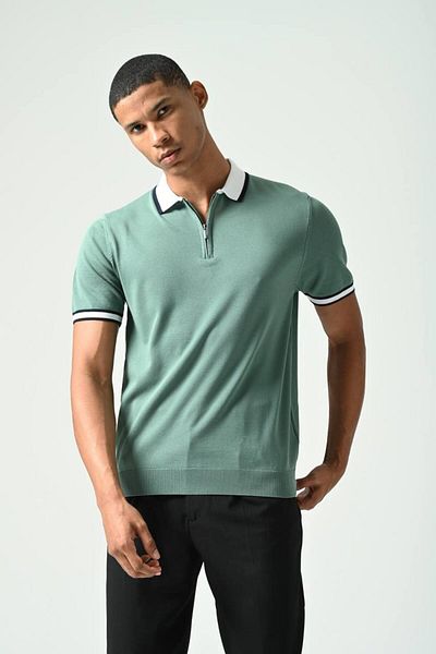 İLKCET MODA Πλεκτό T-Shirt Slim Fit - Λεπτομέρεια γιακά με φερμουάρ