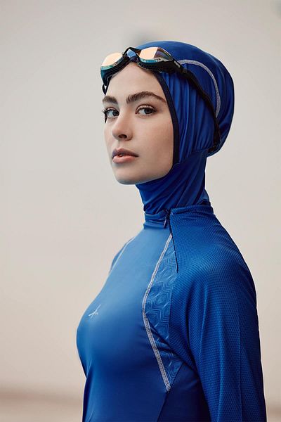 Haşema Σετ μαγιό Performance Series με κρυφό φερμουάρ στους ώμους, σάκας μπλε, λυκρα 5 τεμαχίων.