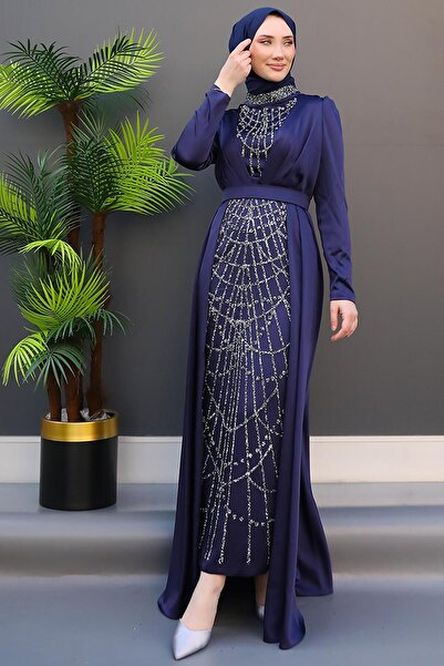 giz astore فستان سهرة مطرز باللون الأزرق الداكن