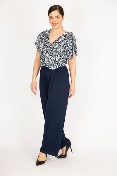 Şans Marineblauer Jumpsuit mit Volant, große Größe, elastische Taille, 65N37904