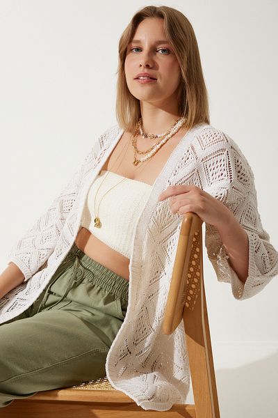 Happiness İstanbul Cremefarbene Strickjacke mit durchbrochener Stickerei für Damen MC00259
