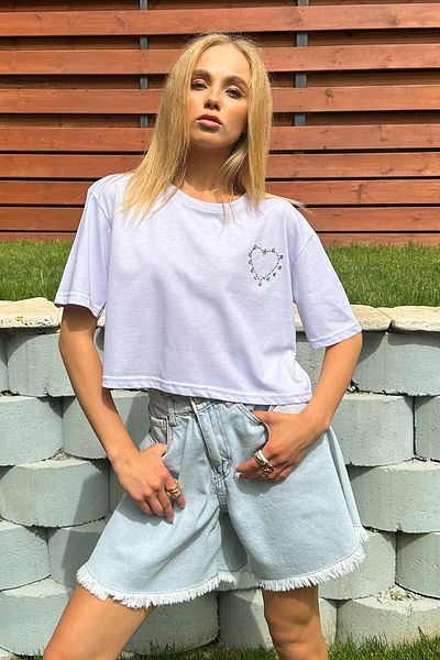 Trend Alaçatı Stili Tricou alb cu decolteu în formă de inimă de piatră pentru femei ALC-X12124