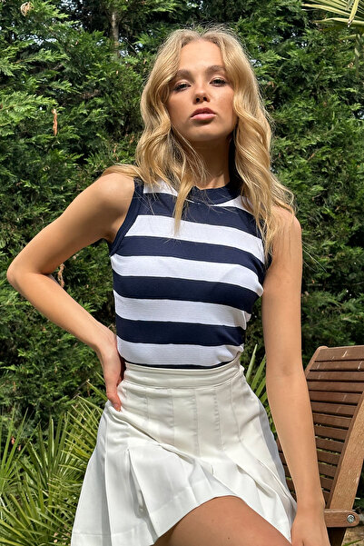 Trend Alaçatı Stili Női sötétkék-fehér nyakú, nulla ujjú, csíkos kötöttáru blúz Alc-X11728