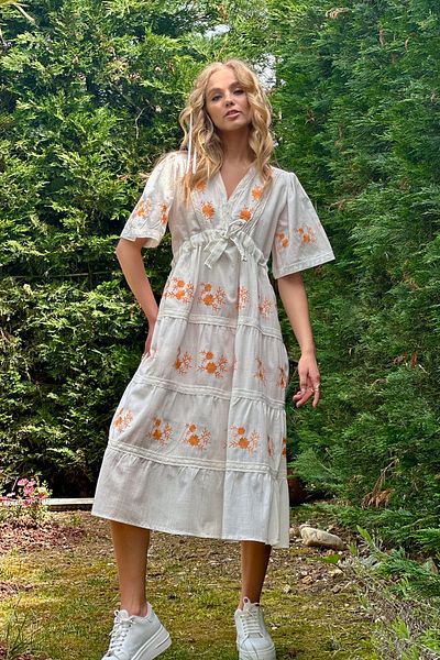 Trend Alaçatı Stili Women's White V-Neck Gathered Waist Embroidered Lined Midi Length Woven Dress ALC-X12147