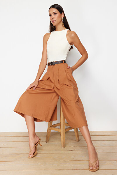 Trendyol Collection Tkané kalhoty hnědého sukně s páskem TWOSS24PL00133