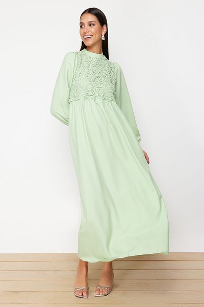 Trendyol Modest Grünes Guipure-Kleid mit Muscheldetail - TCTAW24EB00110