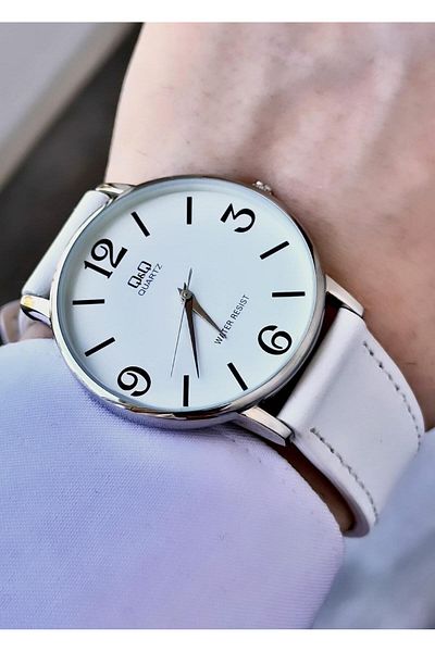 Q&Q Men's Leather Cord Wristwatch