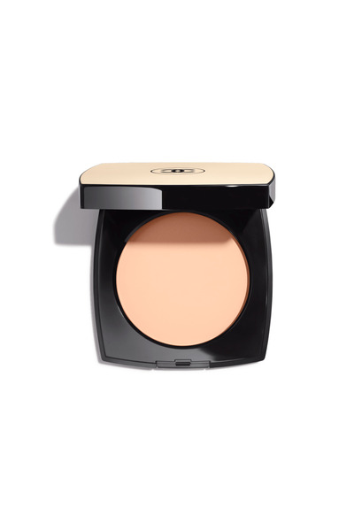 Chanel Hafif ve Doğal Işıltılı ve Saten Bitişli Kremsi Dokulu Pudra Bej