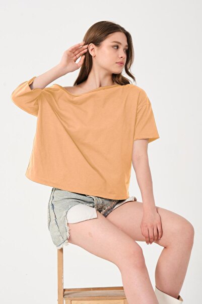 Owut Collection Γυναικείο μπλουζάκι μπεζ με ώμους