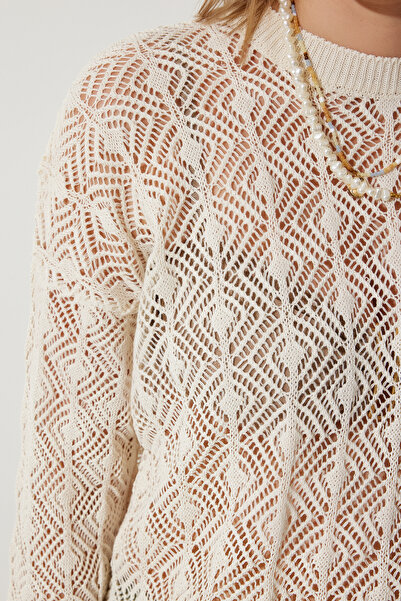 Happiness İstanbul Dámský krémový prolamovaný sezónní svetr z úpletu KG00009