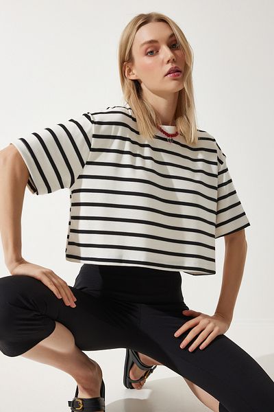 Happiness İstanbul Weißes und schwarzes gestreiftes Oversize-Kurz-Strick-T-Shirt für Damen, BP00162