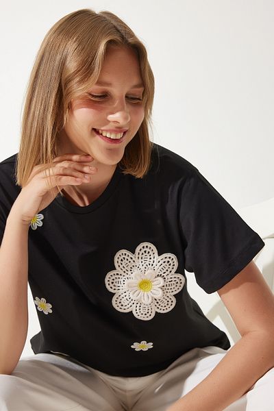 Happiness İstanbul Women's Black Flower Detailed 100% Cotton Knitted T-Shirt AV00034